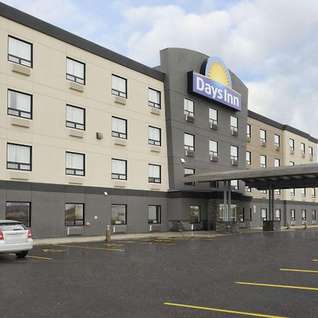 Days Inn By Wyndham Regina Airport West Luaran gambar