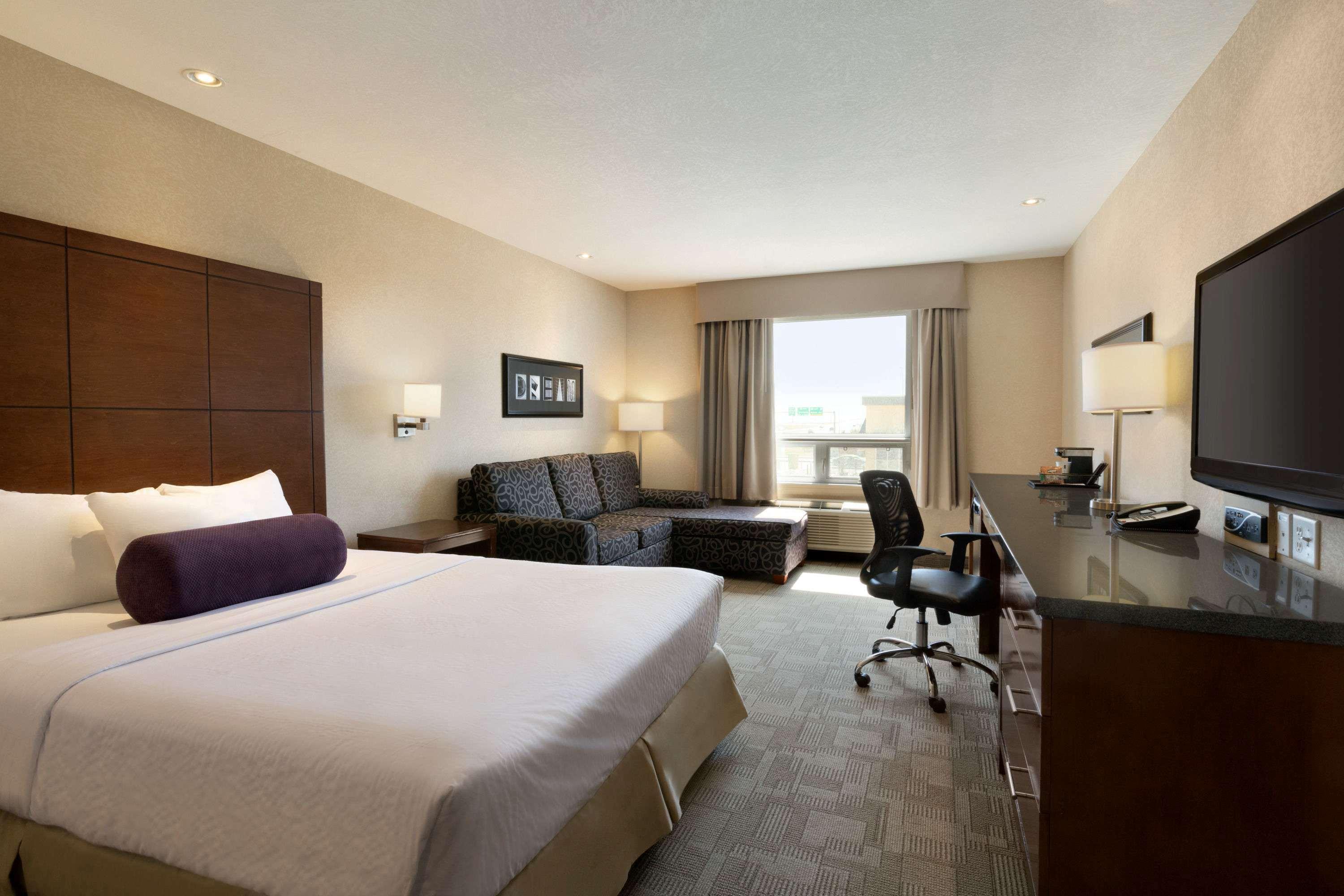 Days Inn By Wyndham Regina Airport West Luaran gambar