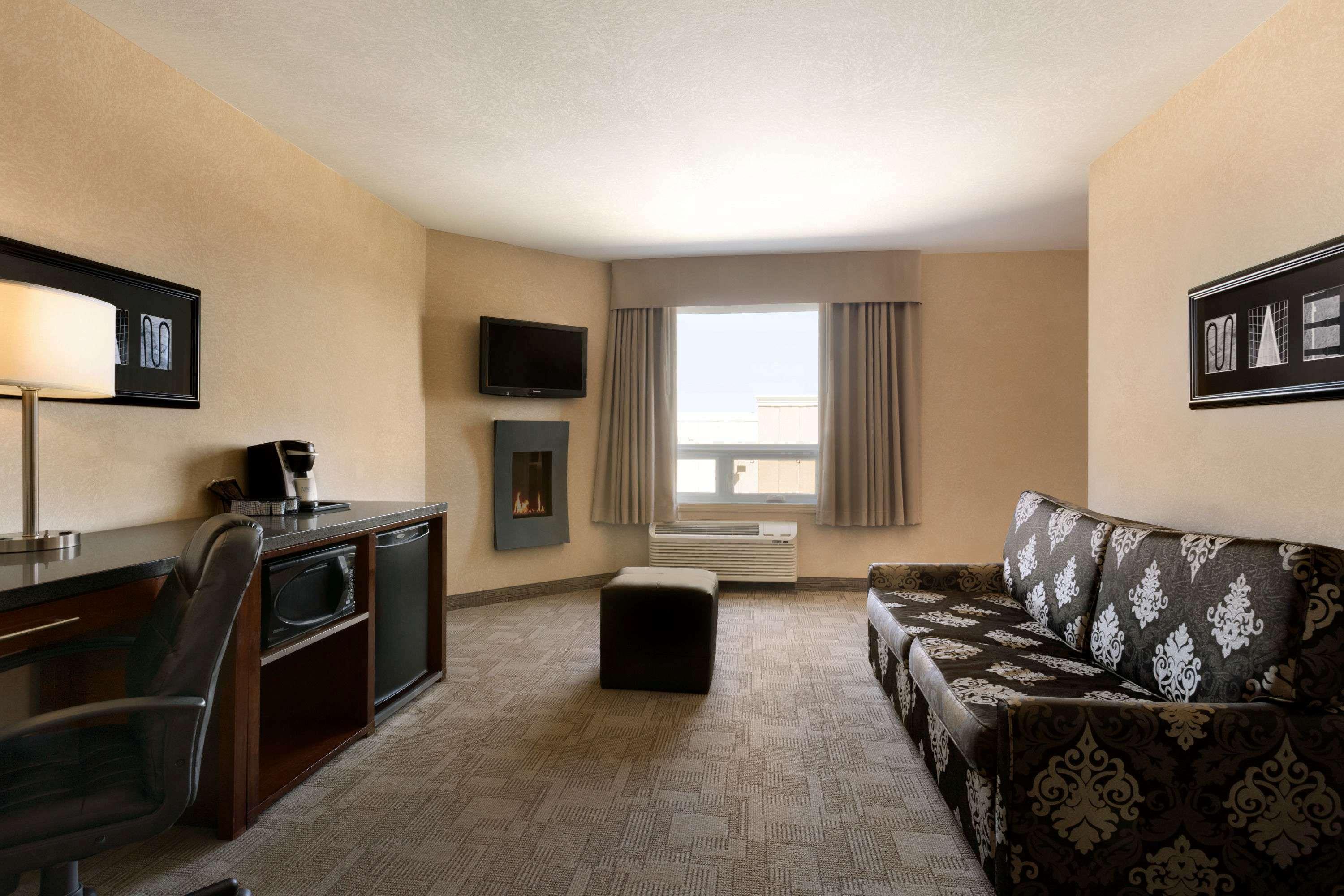 Days Inn By Wyndham Regina Airport West Luaran gambar