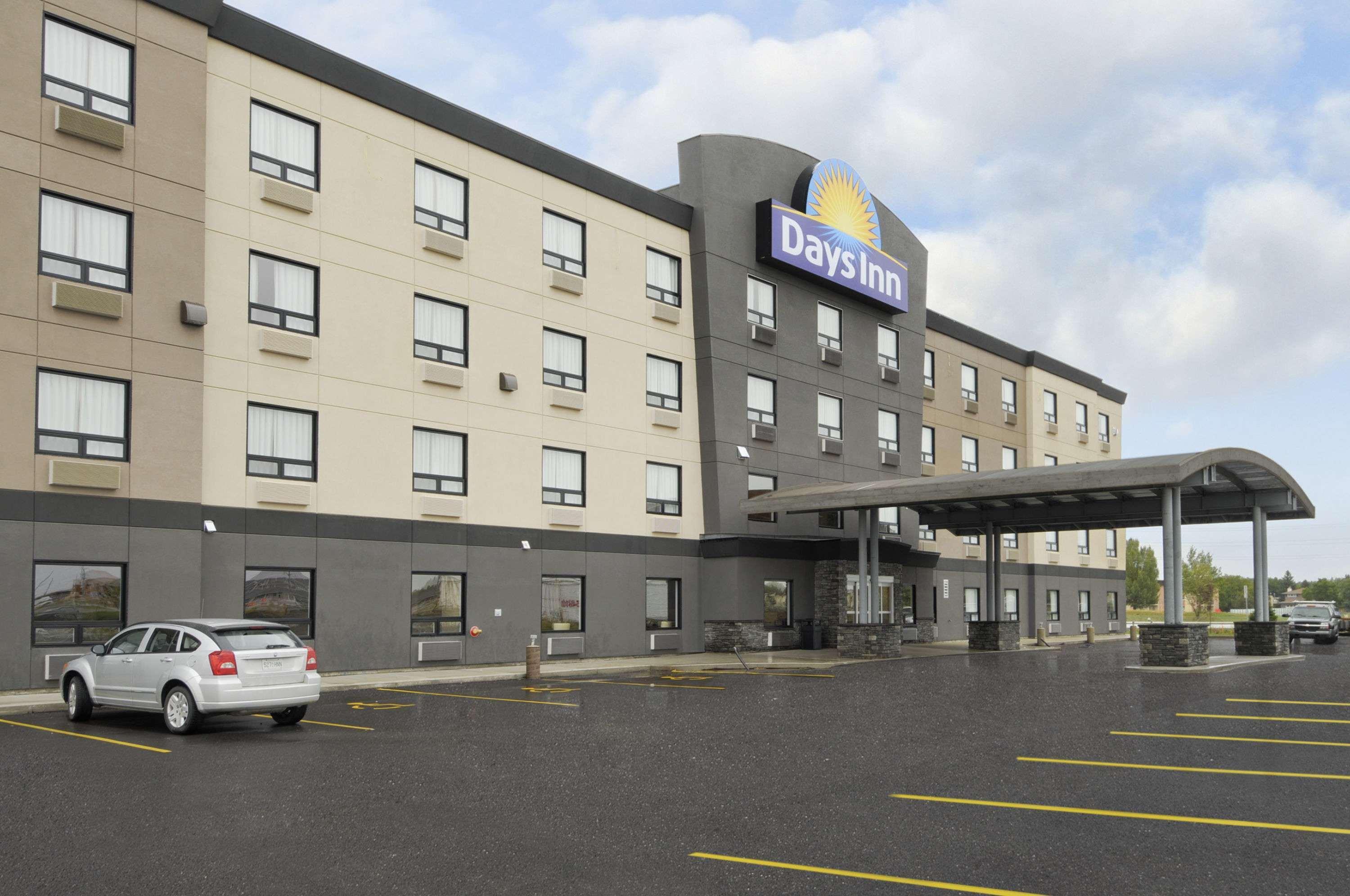 Days Inn By Wyndham Regina Airport West Luaran gambar