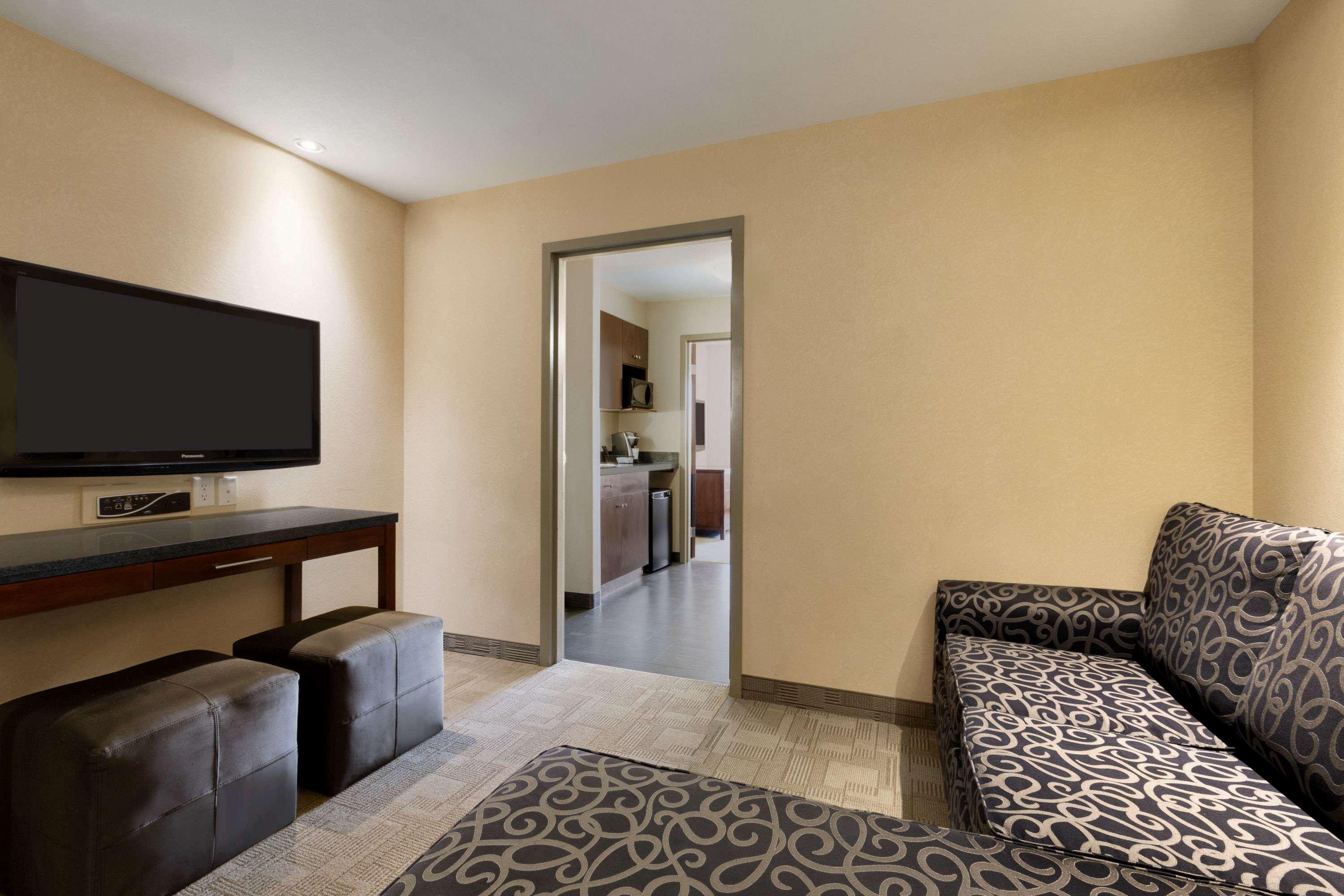 Days Inn By Wyndham Regina Airport West Luaran gambar
