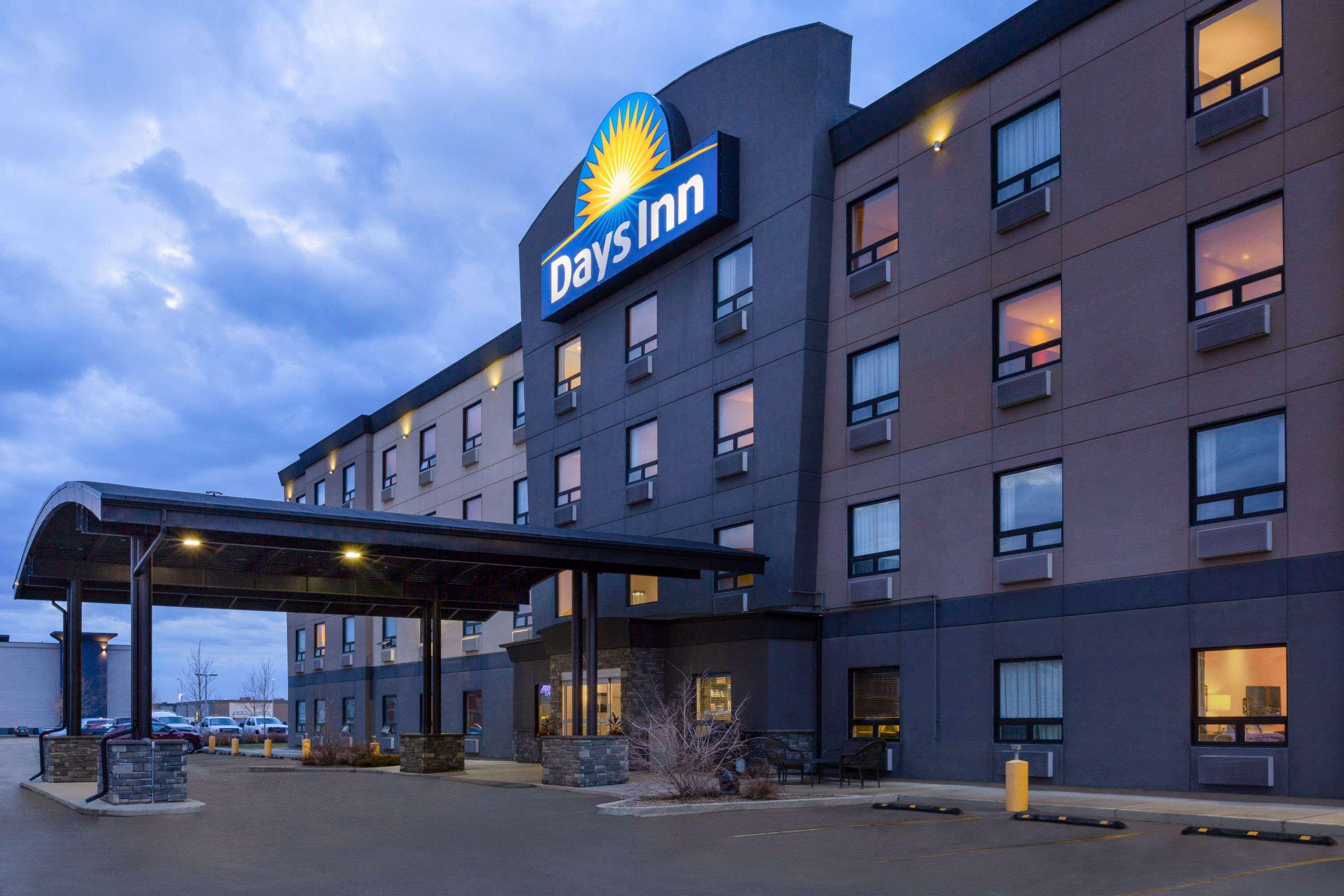 Days Inn By Wyndham Regina Airport West Luaran gambar