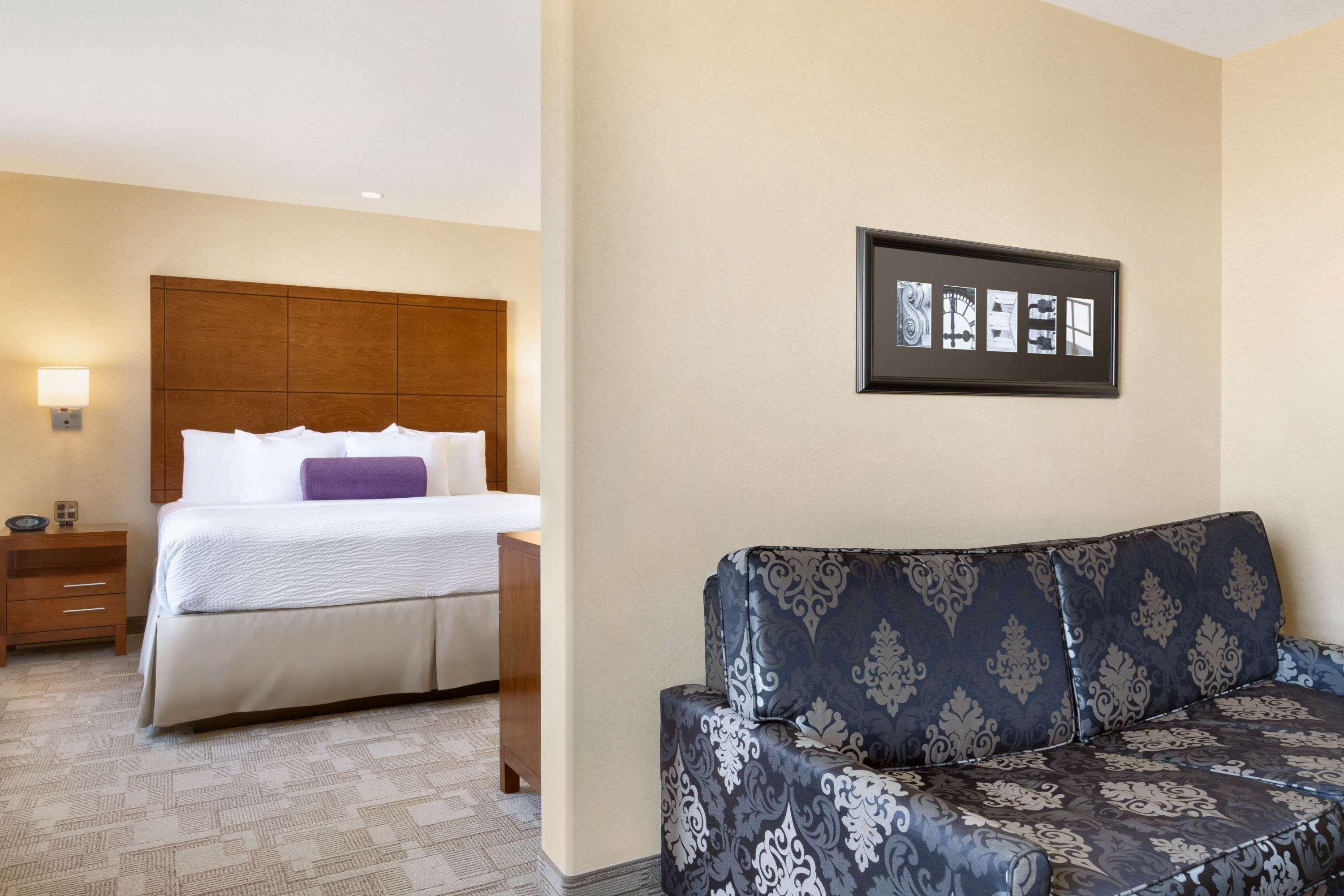 Days Inn By Wyndham Regina Airport West Luaran gambar