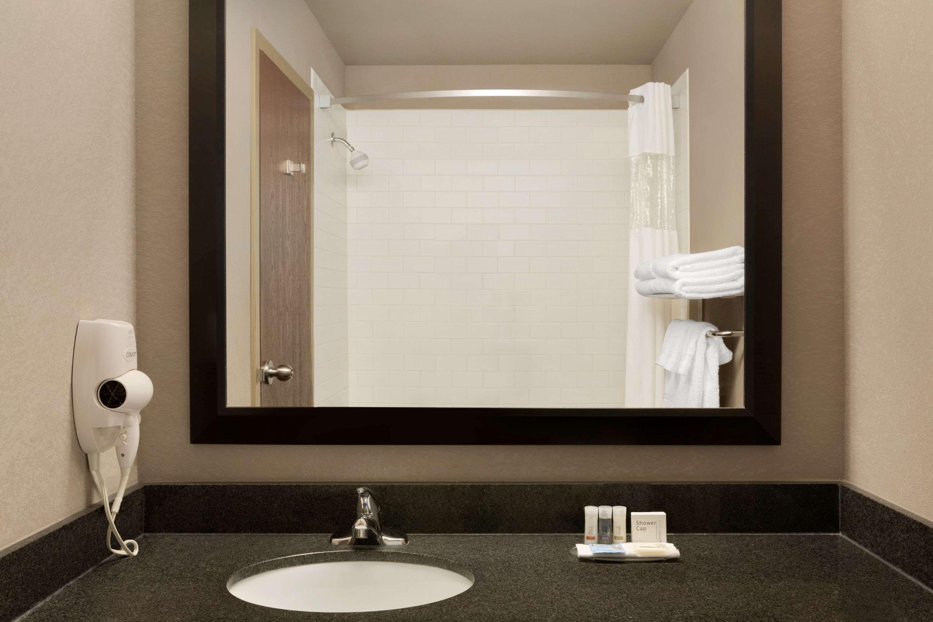 Days Inn By Wyndham Regina Airport West Luaran gambar
