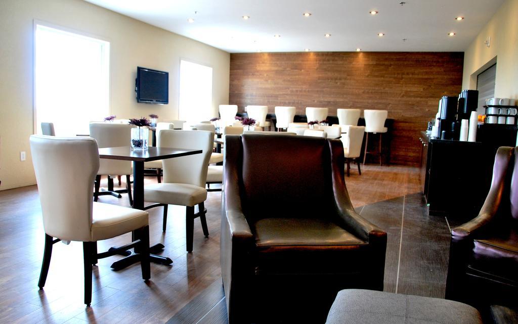 Days Inn By Wyndham Regina Airport West Luaran gambar